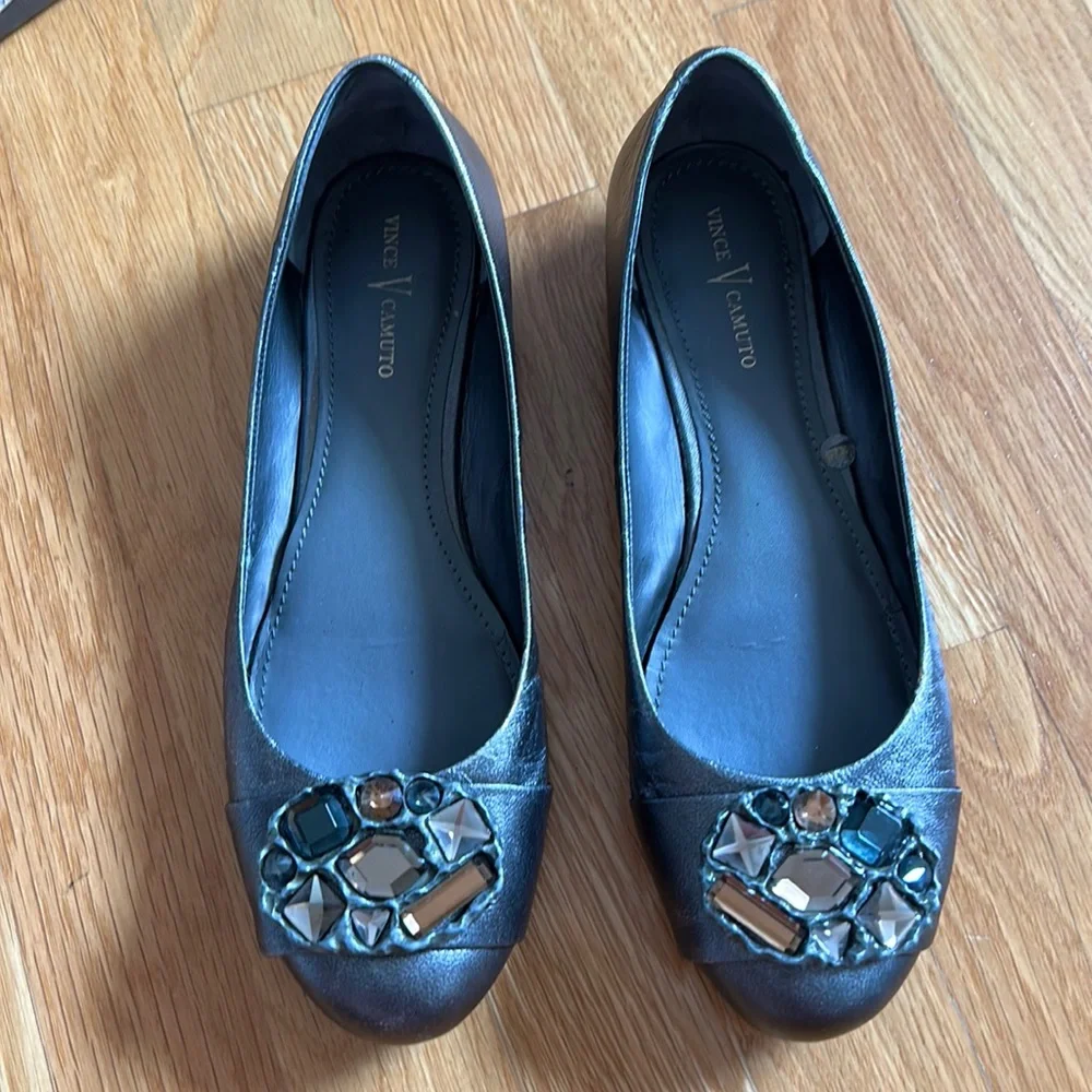 Flats - Picture 1 of 3